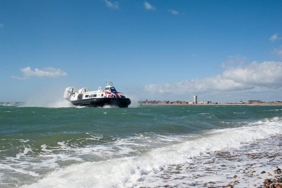Portsmouth: Hovercraft Flight to the Isle of Wight - Leaving Portsmouth from Southsea