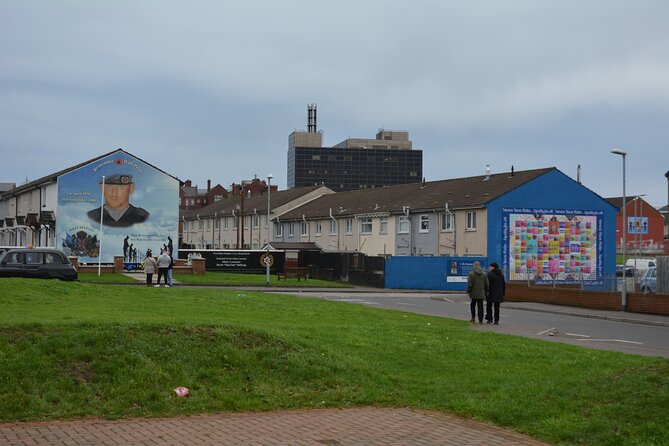 Private 1 Hour Belfast Taxi cab Tour - How much history fits into one hour?
