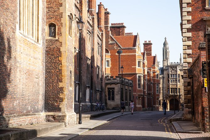 Private 2-Hour Cambridge Walking Tour With University Alumni Guide - What the two-hour pace feels like