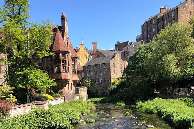 Private 4 Hour Tour of Edinburgh in a Spacious 6-seater Mercedes - Edinburgh Castle and the Old Town ridge