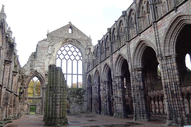 Private 4 Hour Tour of Edinburgh in a Spacious 6-seater Mercedes - Holyrood Palace and Arthur’s Seat