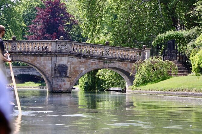 Private Cambridge Punting Tour - Under the Bridge of Sighs