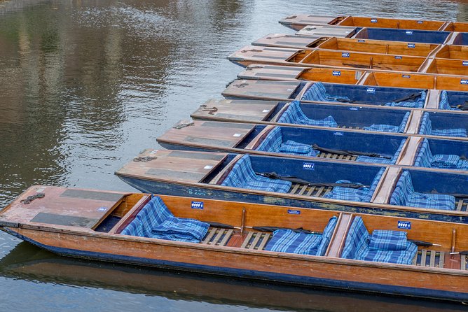 Private | Cambridge Walk & Punt Tour by Alumni™ & King's Chapel - Senate House and the university’s traditions