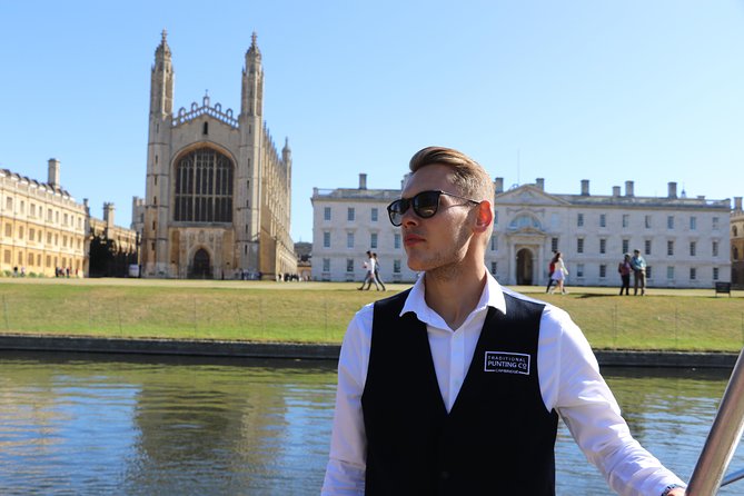 Private Chauffeur Punt Tour - Gliding beneath the Bridge of Sighs and Wren Bridge