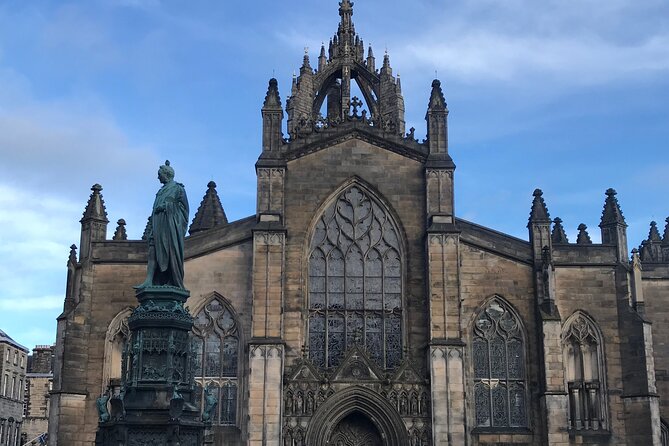 Private Edinburgh City 4-Hour Guided Tour in a black cab LEVC TX - Greyfriars and Surgeons’ Hall