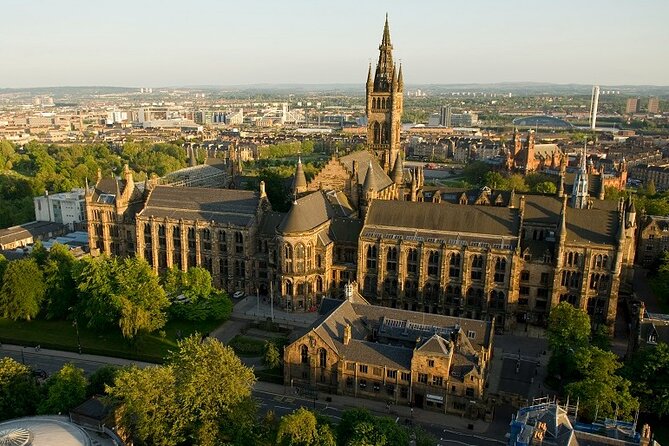 Private Glasgow West End Walking Tour - Taking a break in Kelvingrove Park