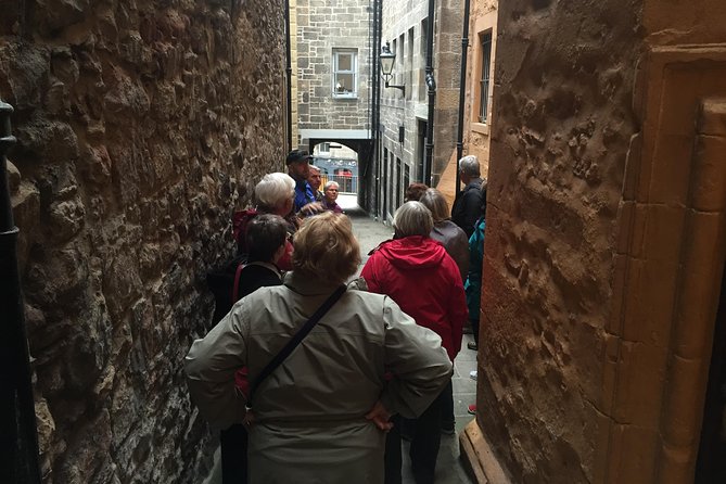 Private Old Edinburgh Tour - Walk in the footsteps of Royals and Rogues! - The Royal Mile and its royal complications