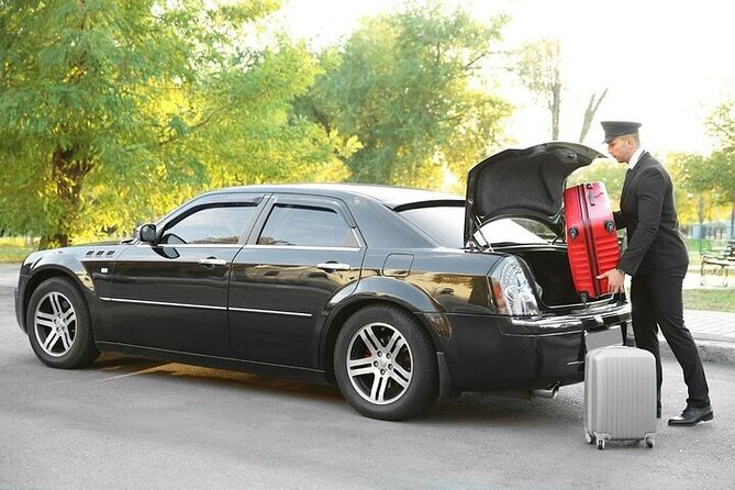Private One way Transfer Edinburgh Airport to Edinburgh - What happens after you land