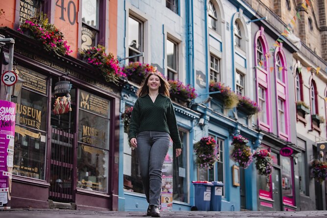 Private Photoshoot in Edinburgh with a Professional Photographer - The Royal Mile adds old Edinburgh character