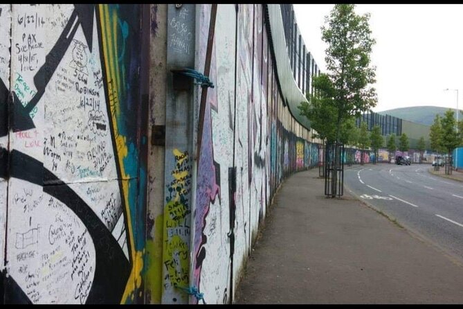 Private Political History & Murals Tour Belfast - The Peace Wall: Belfast’s most visible dividing line