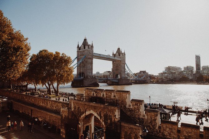 Private Tour London Highlights, entries Westminster Abbey, The Tower of London - Parliament Square and the City: a useful change of scale