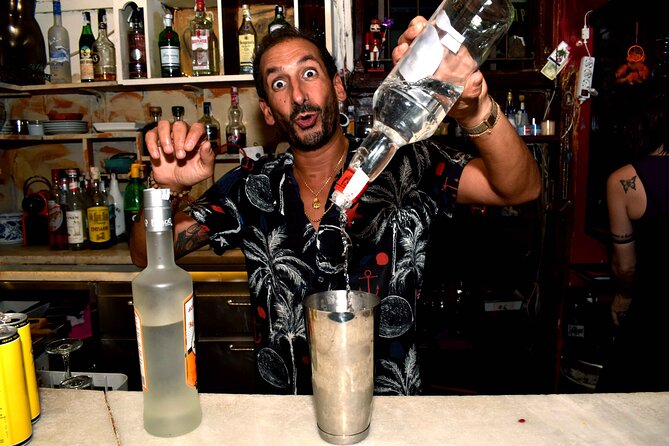 Pub Crawl in Edinburgh - A six-hour night through Edinburgh Old Town