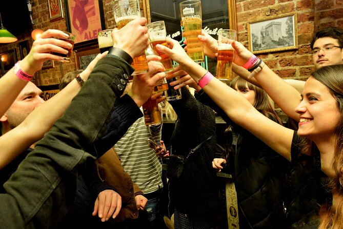 Pub Crawl in Edinburgh - Music, dancing, and unexpected favourites