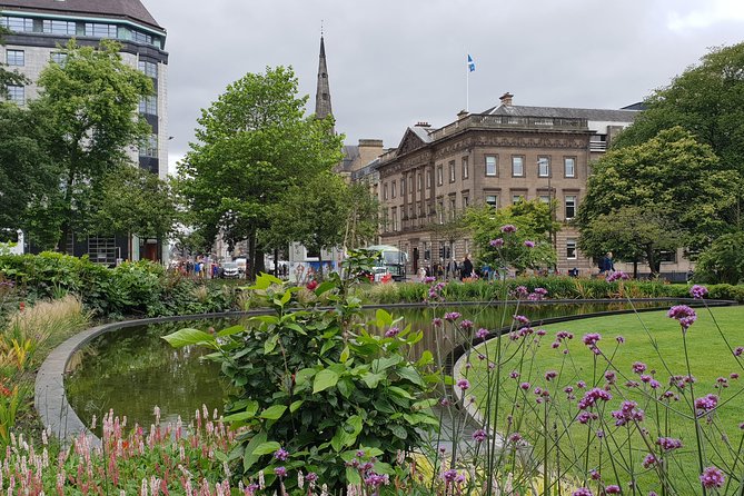 Public guided tour of Edinburgh at a minimum price - in French - Crossing into the Georgian New Town