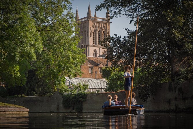 Punting Tour in Cambridge - Why Cambridge Looks Best From the River