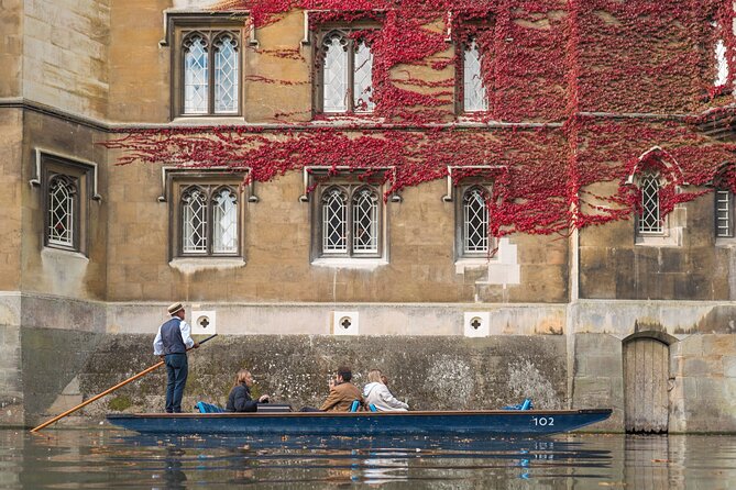 Punting Tour in Cambridge - The College Backs: Cambridge’s Signature View