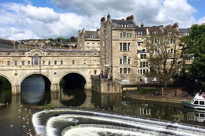Roman Baths Entry and Walking Tour with Blue Badge Tour Guide - What the $95.29 price really covers