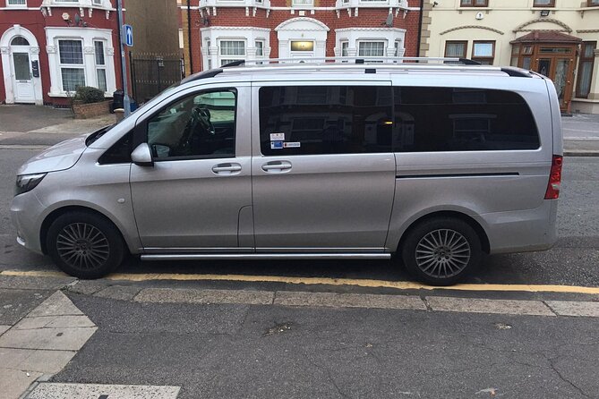 Round Trip Taxi Transfer - Gatwick Airport To & From London - Gatwick arrivals, followed by a direct ride to London