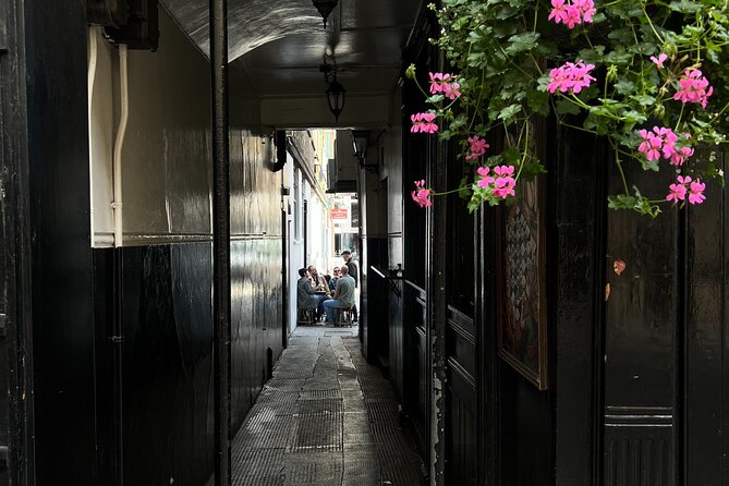 Royal Historic Pubs Walking Guided Tour in London - The pub route through St. James’s