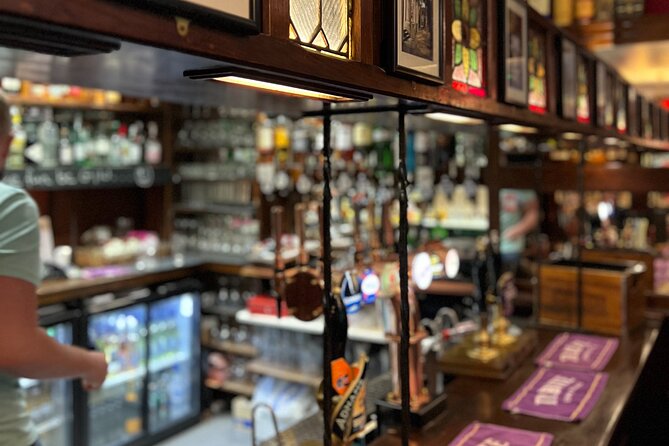 Royal Historic Pubs Walking Guided Tour in London - What to drink, and what not to assume