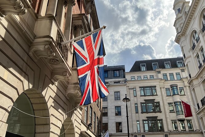 Royal Historic Pubs Walking Guided Tour in London - The guides shape the whole afternoon