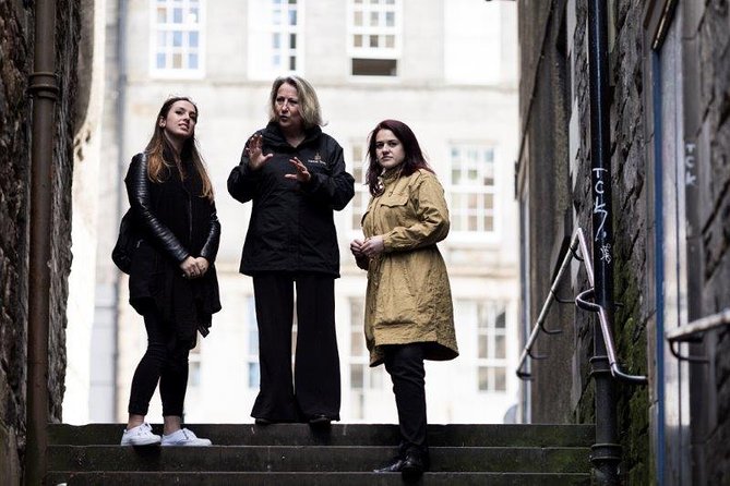 Royal Mile and Edinburgh Castle - Small Group Walking Tour - What the guides add to the experience
