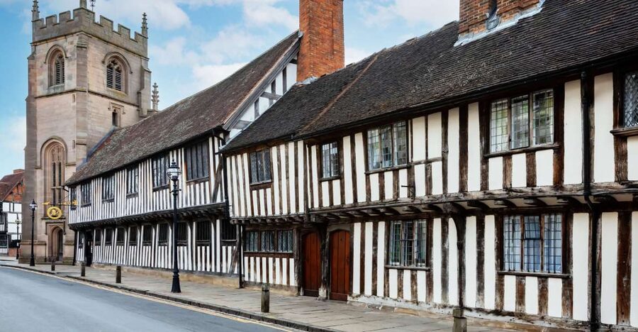Shakespeare's Schoolroom and Guildhall Entrance Tickets - Looking up at the priest’s chapel paintings