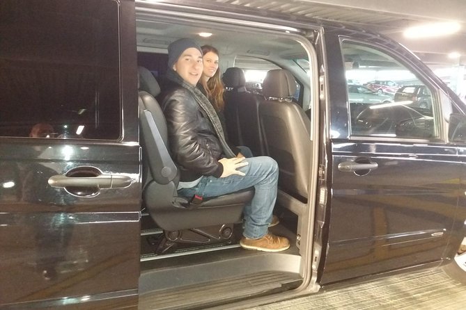 Shared Arrival Transfer London Airport to Hotel Accommodation - Gatwick, Luton, Stansted, and Southend