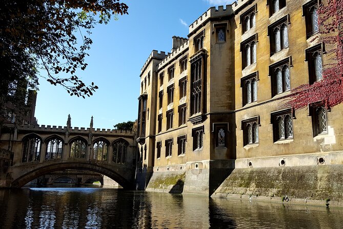 Shared Guided Punting Tour of Cambridge - The oldest riverside college and King’s College Chapel