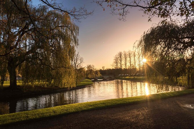 Shared Guided Punting Tour of Cambridge - Starting at Jesus Green Moorings