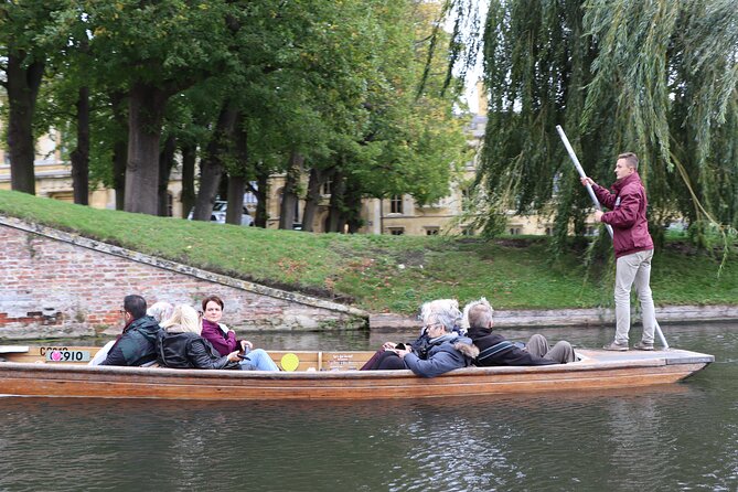 Shared Punt Tour - Cambridge - Trinity and Trinity Hall beside the Cam
