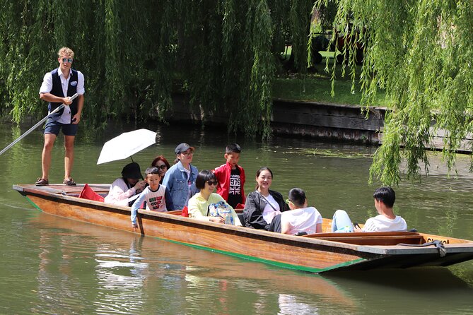 Shared Punt Tour - Cambridge - Queen’s College and the Mathematical Bridge