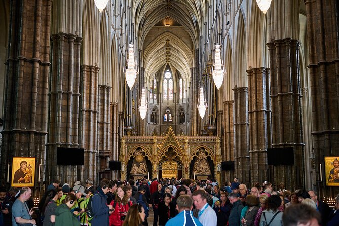 Skip the Line Tower of London & Westminster Tour and River Cruise - Guides, headsets, and group size