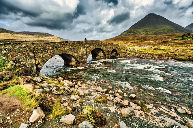 Skye Explorer Hiking Day Tour - Portree, lunch, and a short break