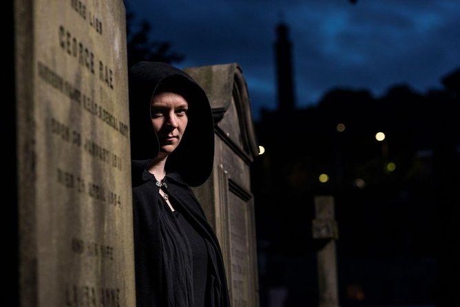 Small Group Edinburgh Underground Vaults & Graveyard Ghost Tour - Mercat Cross Sets the Dark Tone