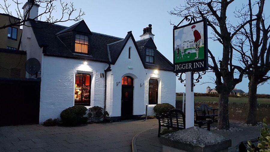St Andrews: Golf Origins and Old Course History Tour - The 18th green and 1st tee
