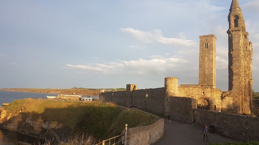 St Andrews: Town, Golf, and Old Course History Tour - Bishop’s Palace and the old edge of St Andrews