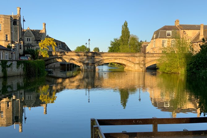 Stamford Town Guided Tours - The Eleanor Cross sculpture and a 1290 story