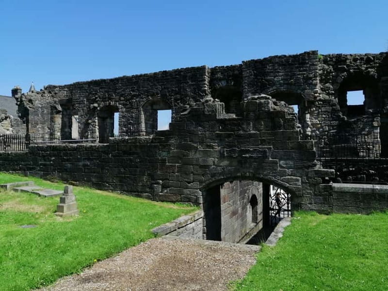 Stirling: Daily Guided Walking Tour (11am & 2pm) - Mar’s Wark and the architecture of power