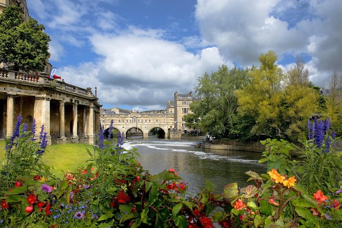 Stonehenge and Bath Day Trip from London with Optional Roman Baths Visit - Guides make a noticeable difference
