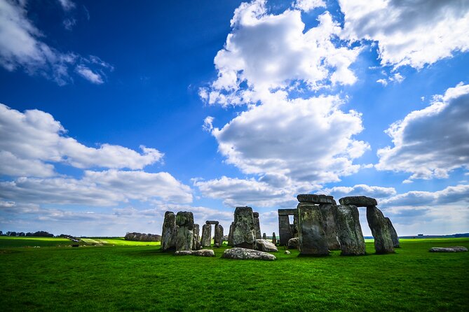 Stonehenge and Windsor from London - The coach ride is part of the experience