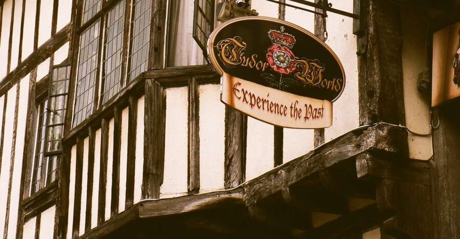 Stratford-upon-Avon: Lantern-Lit Ghost Tour at Tudor World - A one-hour route through shadow and history