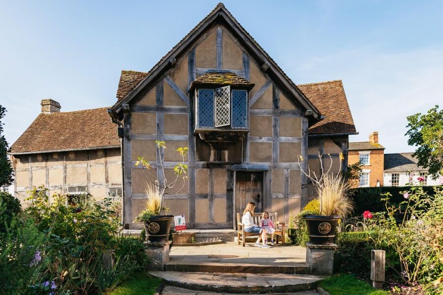 Stratford-upon-Avon: Shakespeare's Birthplace Ticket - Henley Street and the first glimpse of Shakespeare’s home
