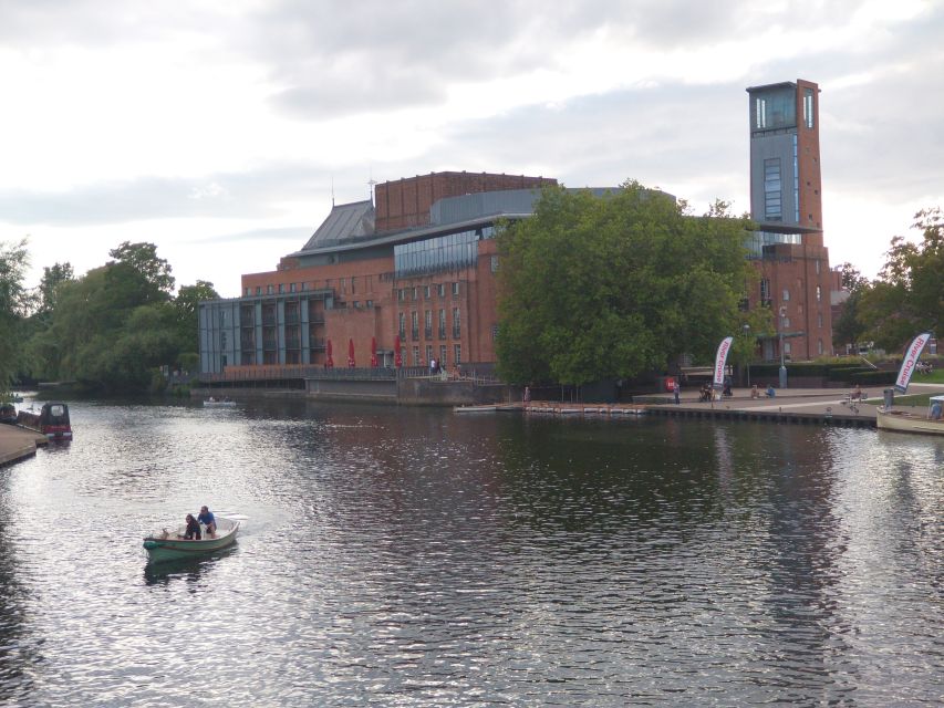 Stratford-Upon-Avon: The Famous Walk Talk Show - Bell Court and the five-century view