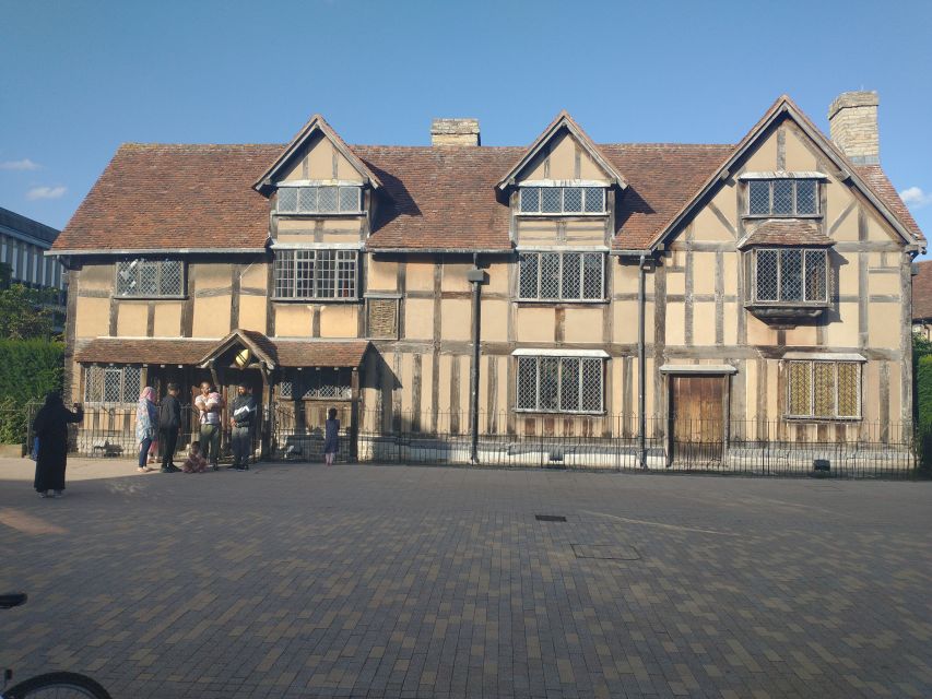 Stratford-Upon-Avon: The Famous Walk Talk Show - Starting at the Royal Shakespeare Theatre