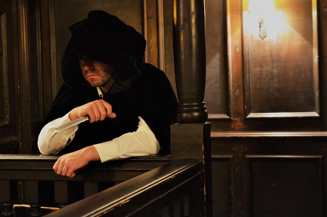 The Cloak and Dagger Tour in London - The George Inn Gives the Tour a Proper Beginning