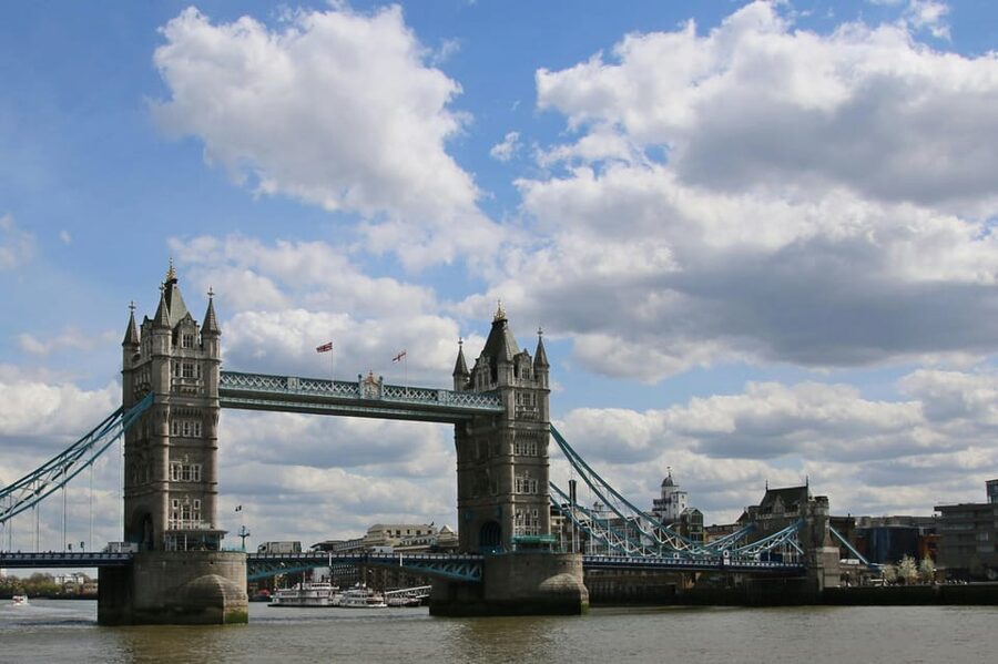 The most complete and exclusive Harry Potter tour in London - Millennium Bridge and St Pauls Cathedral