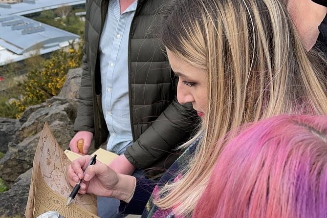 The Pirate's Riddle: An Outdoor Treasure Hunt - Following Captain Kidd around Calton Hill