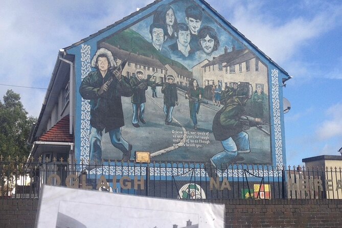 The Troubles and iconic award winning taxi 2hr private cab tour - The Peace Wall and the reality of separation