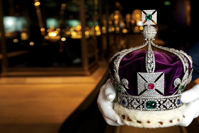 Tower of London and Crown Jewels Exhibition Ticket - Arrival, entry, and finding the moat
